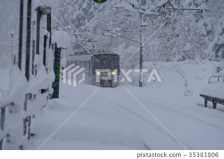 大雪北陸幹線 大雪北陸幹線 35381806