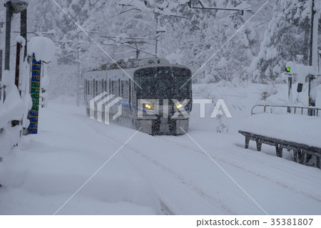 Heavy snow Hokuriku Main Line Heavy snow Hokuriku Main Line 35381807