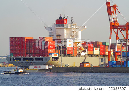 Container pier in Yokohama Port Container pier in Yokohama Port 35382807