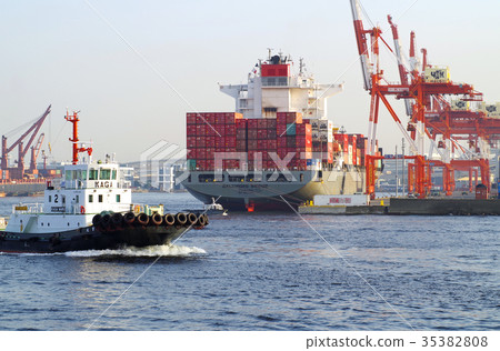 Scenery of container wharf of Yokohama Port Scenery of container wharf of Yokohama Port 35382808