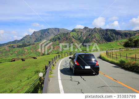 A drive image that runs along the summer Aso panorama line Bochusen ranch A drive image that runs along the summer Aso panorama line Bochusen ranch 35383799