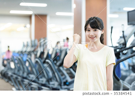 健身健身房年輕女子 健身健身房年輕女子 35384541