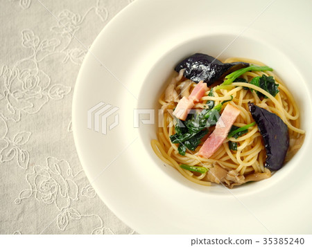 茄子日式意大利面(左側空間) 茄子日式意大利面(左側空間) 35385240