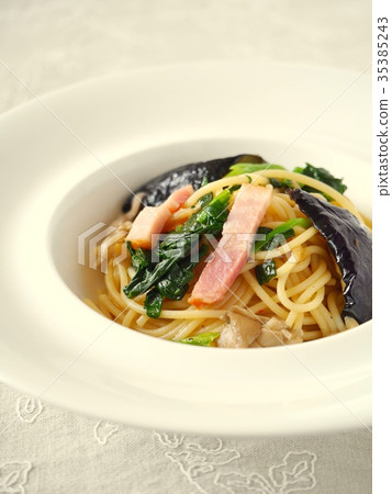 Japanese style pasta with eggplant (vertical position) 35385243