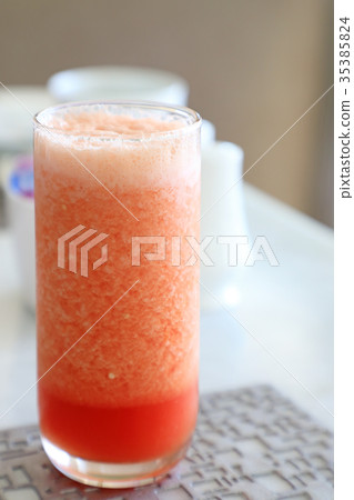 Delicious tomato juice 35385824