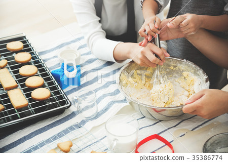 Asian Girl, Kid and young woman are preparing  35386774