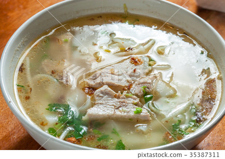 台灣美食滷味小菜燙青菜米粉湯板條 台灣美食滷味小菜燙青菜米粉湯板條 35387311