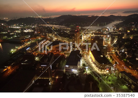 Twilight in the Kanmon Strait (west side) Twilight in the Kanmon Strait (west side) 35387540