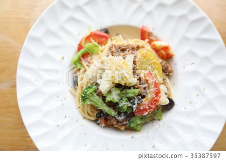 Italian pasta Italian pasta 35387597