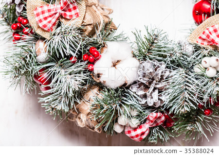 Red and white Christmas wreath 35388024