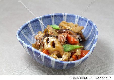 Chikuzen用根菜類和燉肉燉煮 35388387
