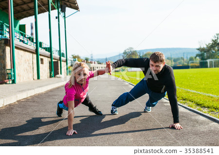 Man and woman doing push-up 35388541