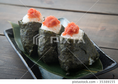 Japanese Onigiri With Tarako Cod Roe Stock Photo 35389155 Pixta