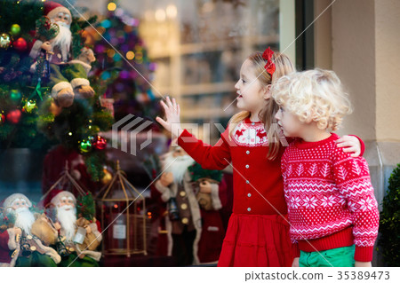 Kids shopping for Christmas presents.  35389473