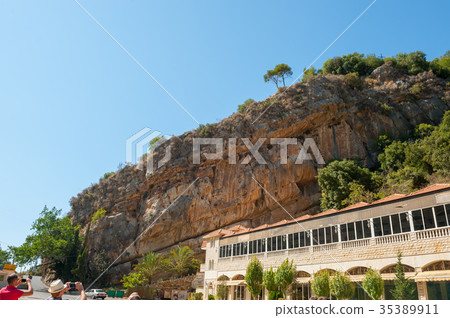 Jeita grotto cableway 35389911