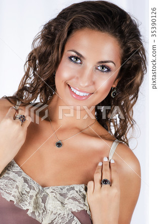 Young beauty lady portrait Young beauty lady portrait 35390126