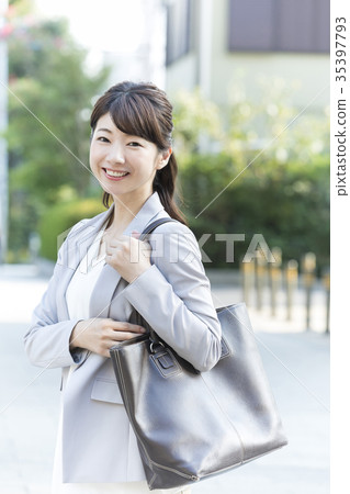 戶外女商人 戶外女商人 35397793