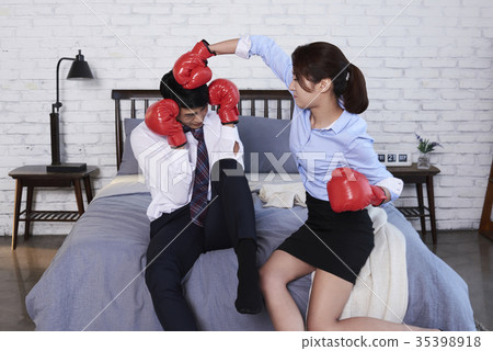 商人，女商人，拳擊 35398918