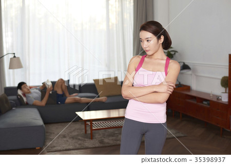 Young man, young woman, thinking Young man, young woman, thinking 35398937
