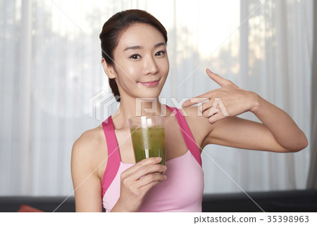Young woman, drink 35398963