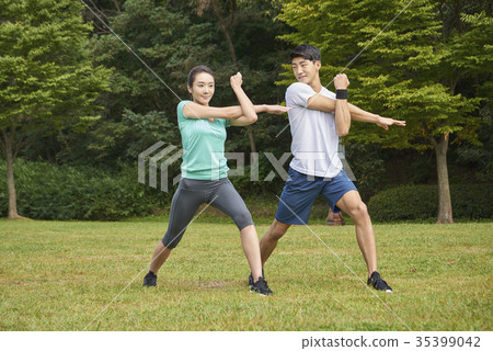 年輕的男人，年輕的女人，公園 35399042