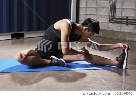 Young man, stretching Young man, stretching 35399045