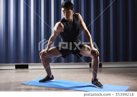 Young man, stretching Young man, stretching 35399218