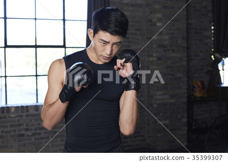 Young man, boxing Young man, boxing 35399307