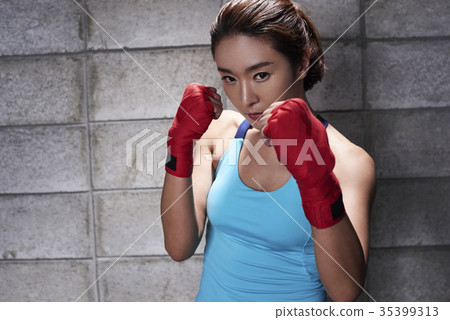 Young woman, boxing 35399313