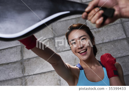 Young woman, boxing 35399433