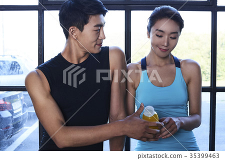 Young man, young woman, break 35399463