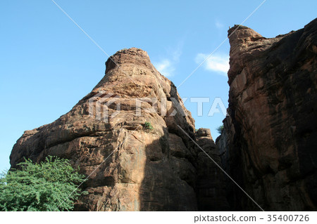 Rocky Hill 35400726