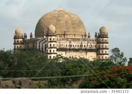 View of Gol Gumbaz View of Gol Gumbaz 35401172
