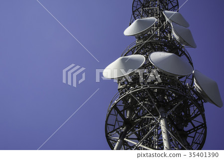 無線電鐵塔和藍天 無線電鐵塔和藍天 35401390