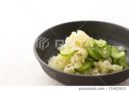 Three bowls of white jellyfish and pepper vinegar 5 35402623