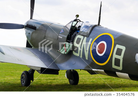 Pilot sits in cockpit of Supermarine Spitfire Pilot sits in cockpit of Supermarine Spitfire 35404576