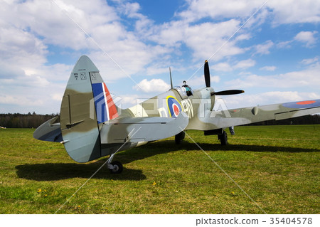 Pilot sits in cockpit of Supermarine Spitfire Pilot sits in cockpit of Supermarine Spitfire 35404578
