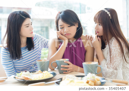 woman friends in restaurant woman friends in restaurant 35405407