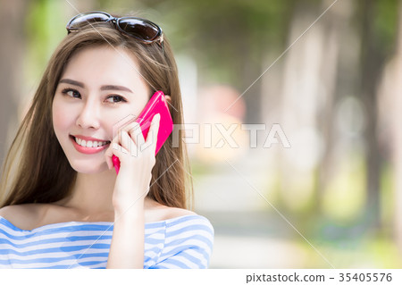 woman talk on phone 35405576