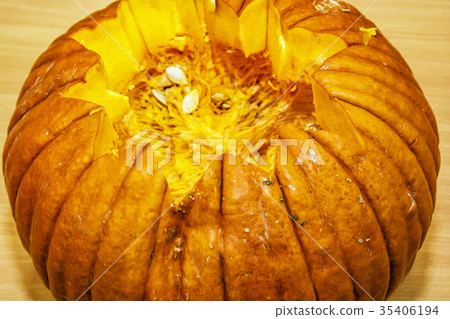 Halloween carved pumpkin 35406194