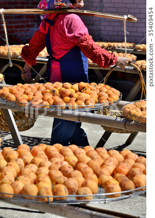 柿子 柿餅 曬柿餅 曬柿子 曬太陽 戶外 柿餅季 秋天 觀光工廠 美食 水果 季節 竹北 新竹 新埔 柿子 柿餅 曬柿餅 曬柿子 曬太陽 戶外 柿餅季 秋天 觀光工廠 美食 水果 季節 竹北 新竹 新埔 35409454