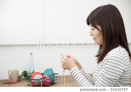 Female knitting 35410797