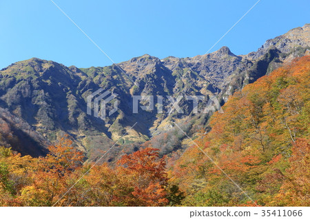 See the Fall Tanigawadake from Matigasawa 35411066