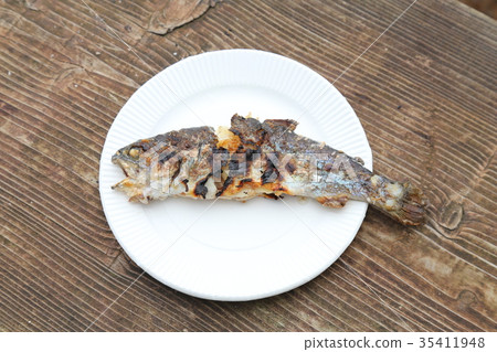 Salt-grilled fish Salt-grilled fish 35411948
