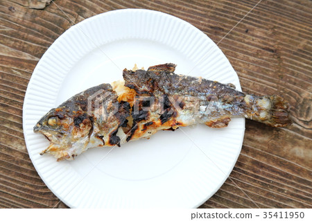 Salt-grilled fish Salt-grilled fish 35411950