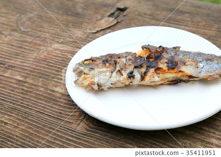 Salt-grilled fish Salt-grilled fish 35411951