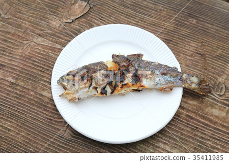 Salt-grilled fish Salt-grilled fish 35411985