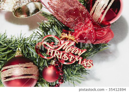 Christmas wreath 35412894