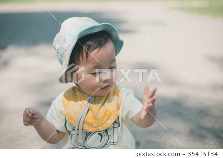 younger, sandbox, sand pit 35415134