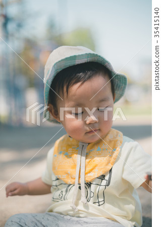 outside, playing outside, infant 35415140